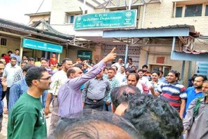 Doctors, Paramedics of SKIMS Medical College Hospital go on indefinite strike