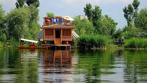 Getting Tourism Right in Kashmir