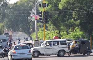 Defunct traffic signals lead to jams in Jammu