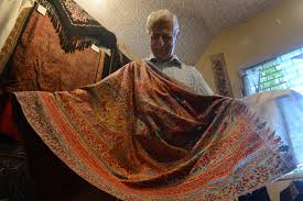 Markets flooded with fake Pashmina in kashmir