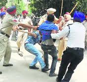 Police cane charge Kashmir students in Chandigarh
