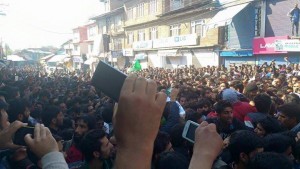 Kulgam shuts against the killing of Abu Qasim, Thousands participated in funeral02