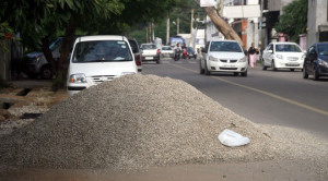 Building material dots roadsides despite ban