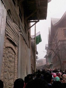 Protesters hoist Pak flag on Mufti’s ancestral house