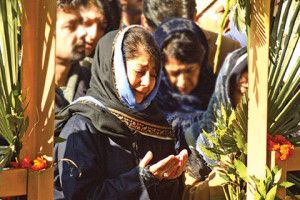 Mufti Sayeed's Chaharum observed, Mehbooba Mufti breaks down at father’s grave