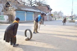 Shutdown continues in Pulwama on 11th day
