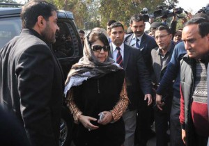 Be ready for govt or polls - Mehbooba to party men