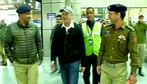 Anupam Kher detained at Srinagar airport, retuned back - NIT Row