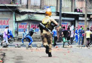 Kashmir Tense, Death Toll 21, 300 Injured, Curfew ON, Separatist under HouseArrest