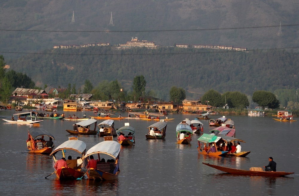 'More Beautiful Than Europe': Indians Flock to Kashmir's Lakes, Boats