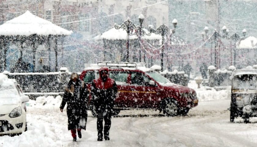 Kashmir Reeling Under Winter's Grip: Heavy Snowfall Disrupts Travel; Highway closed, flights grounded