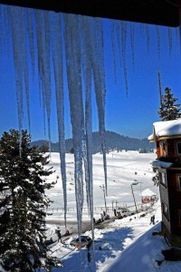 Icy chill benumbs Kashmir valley