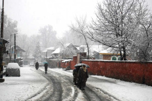 Snow intensifies cold wave in Valley