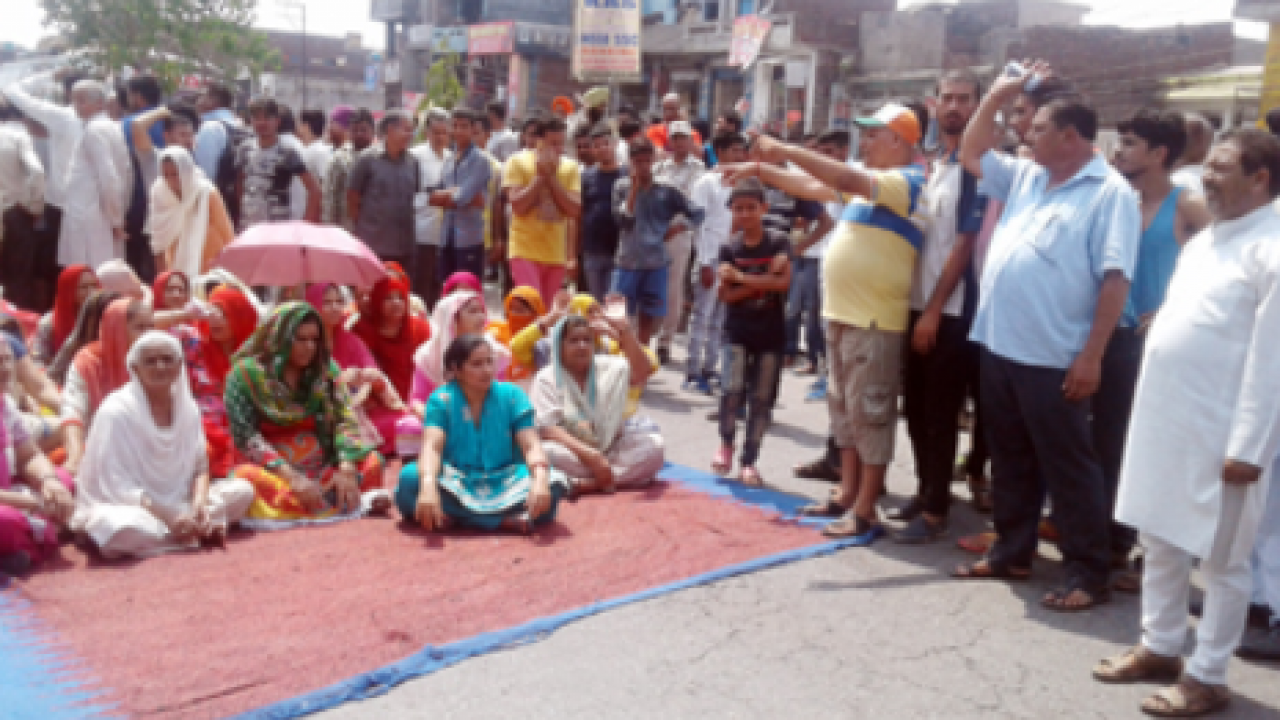 Jammu erupts over the opening of liquor shops in residential areas