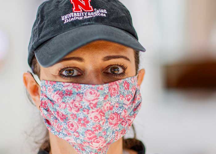 Cloth masks are useless: US health experts