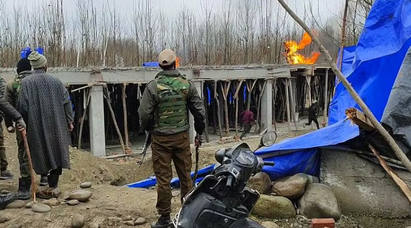 Man attempts self-immolation during demolition drive in Ganderbal