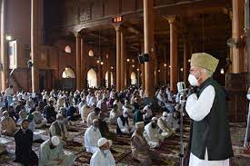 After 7 months friday prayers resume at Jamia Masjid in Srinagar