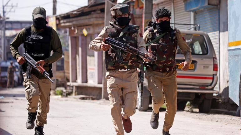 Grenade attacks in Tral, Shopian injuring one CRPF jawan, Non-local labourer shot by unknown gunmen in Pulwama