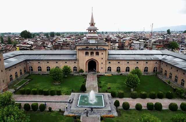 After 30 weeks closure, admin mulls to reopen historic Jamia Masjid for friday prayers