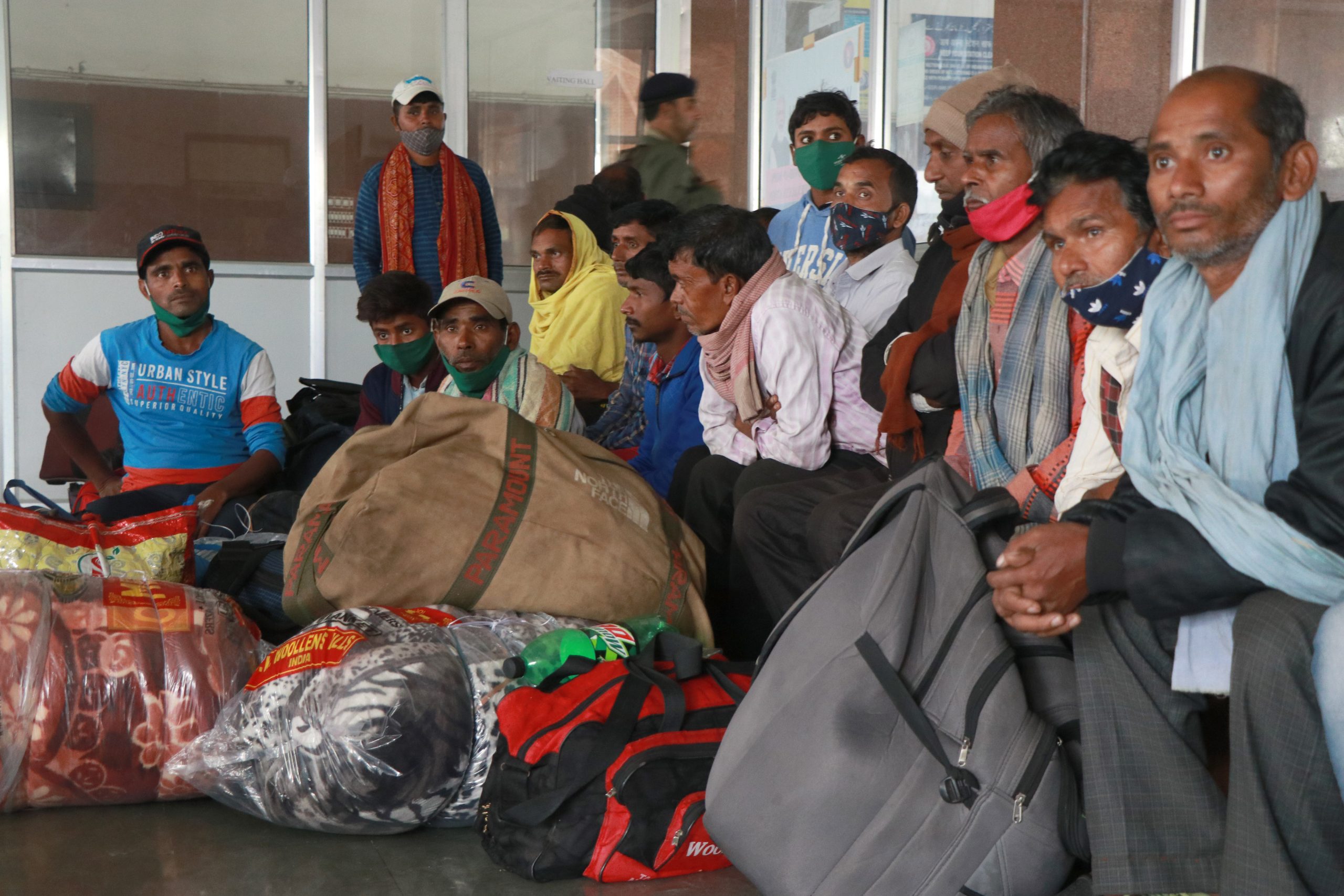 Post terror attacks migrant workers from Bihar start returning from Kashmir