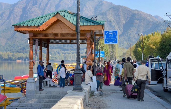 Kashmir is now Cash-Mir; Allege visiting tourists