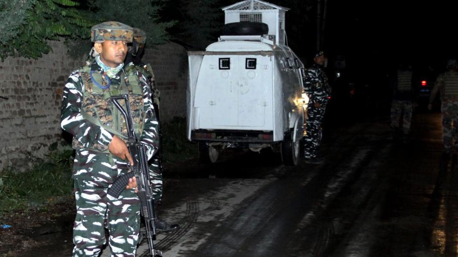 Militants strike at wine shop in Baramulla, Killing One and Injuring three persons