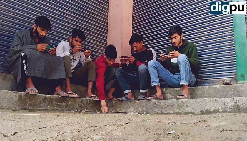 63% Parents across Kashmir Valley feel their child addicted to cell phone: Study