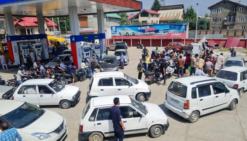 Amid rumours of fuel shortage, huge rush for refilling vehicles continues across Kashmir