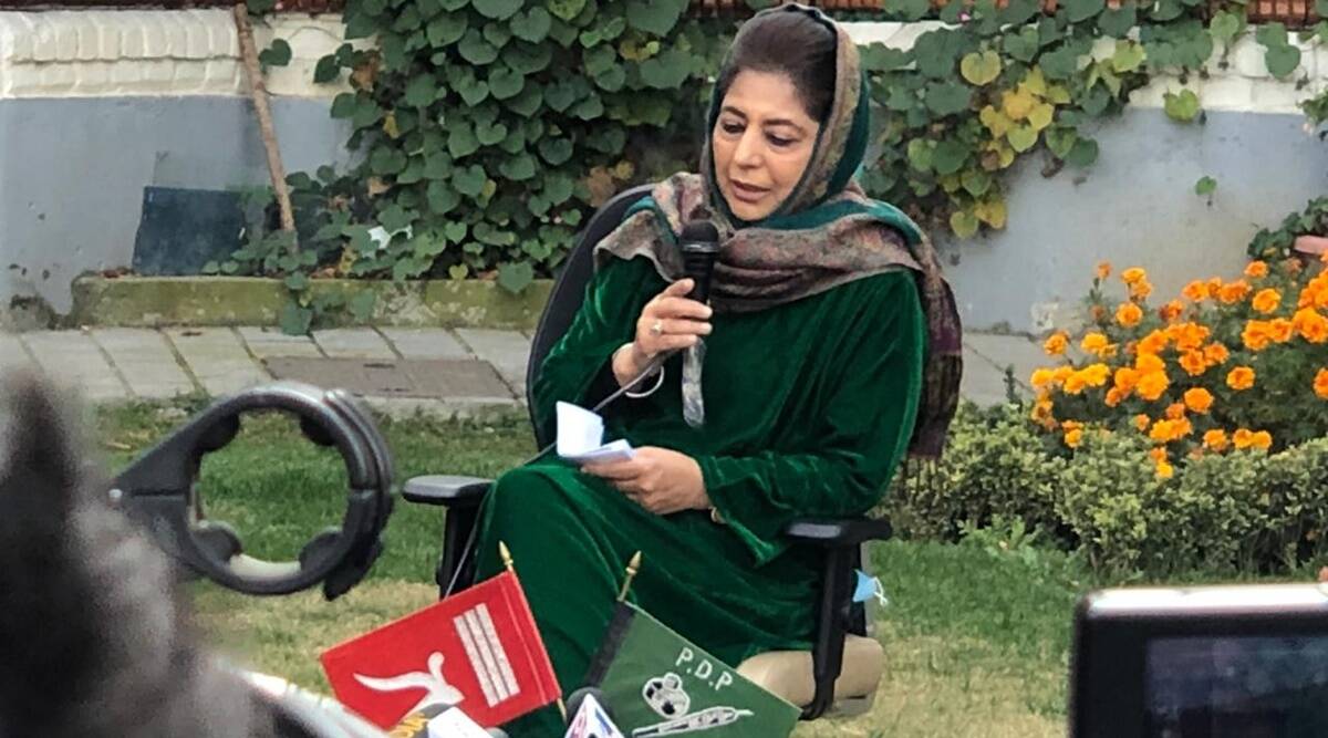 BJP politicising national flag - Mehbooba Mufti