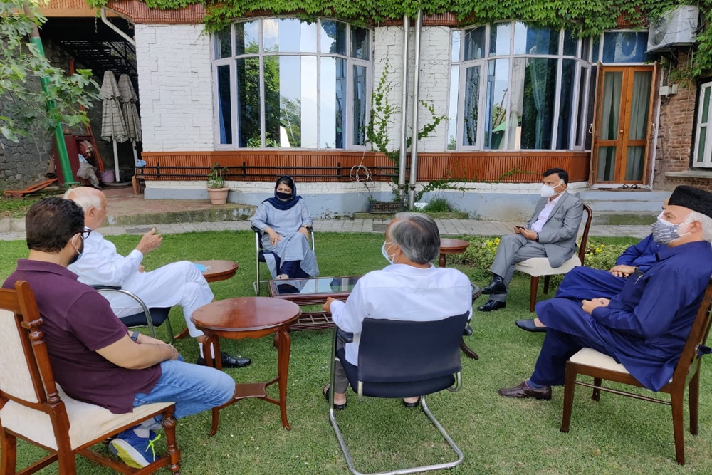 Inclusion of Non-local Voter: Farooq Abdullah led All Party Meeting Underway In Srinagar; will go on hunger strike if there is demographic intervention says Sajad Lone