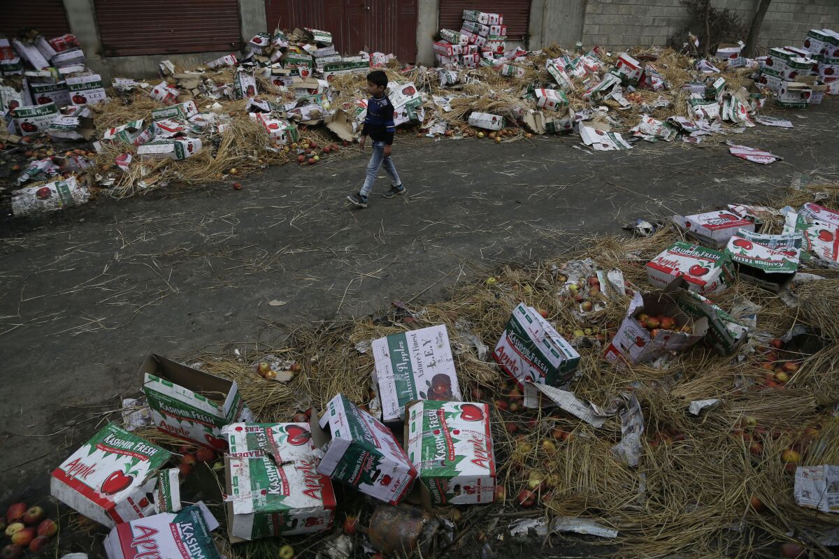 Due highway halts truckloads of apples start to rot before deliveries