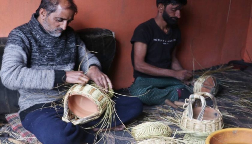 Onset of winter Kangri weaving picks up in Kashmir