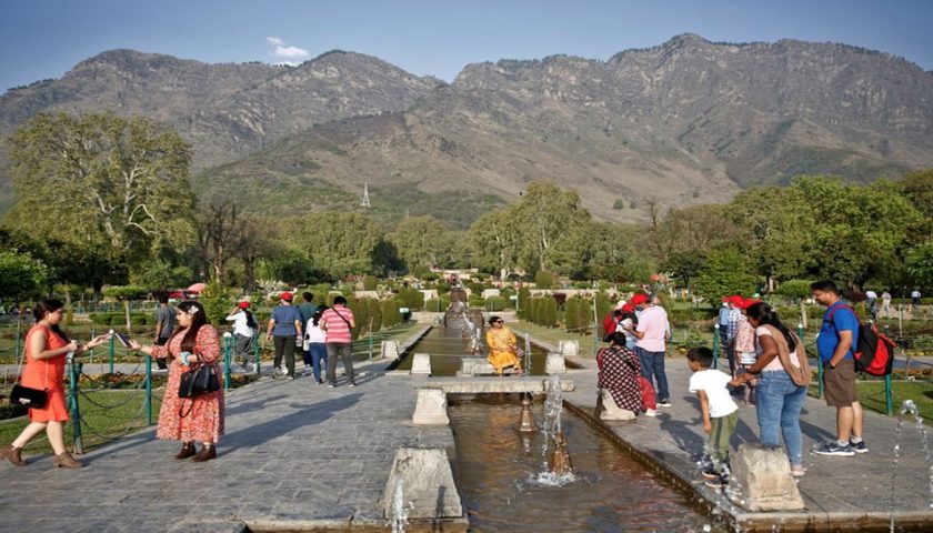 Tourists seek respite from scorching Summer Heat in Picturesque Kashmir