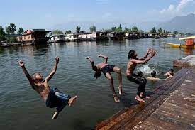 Kashmir witnessed Hottest Day of the Season