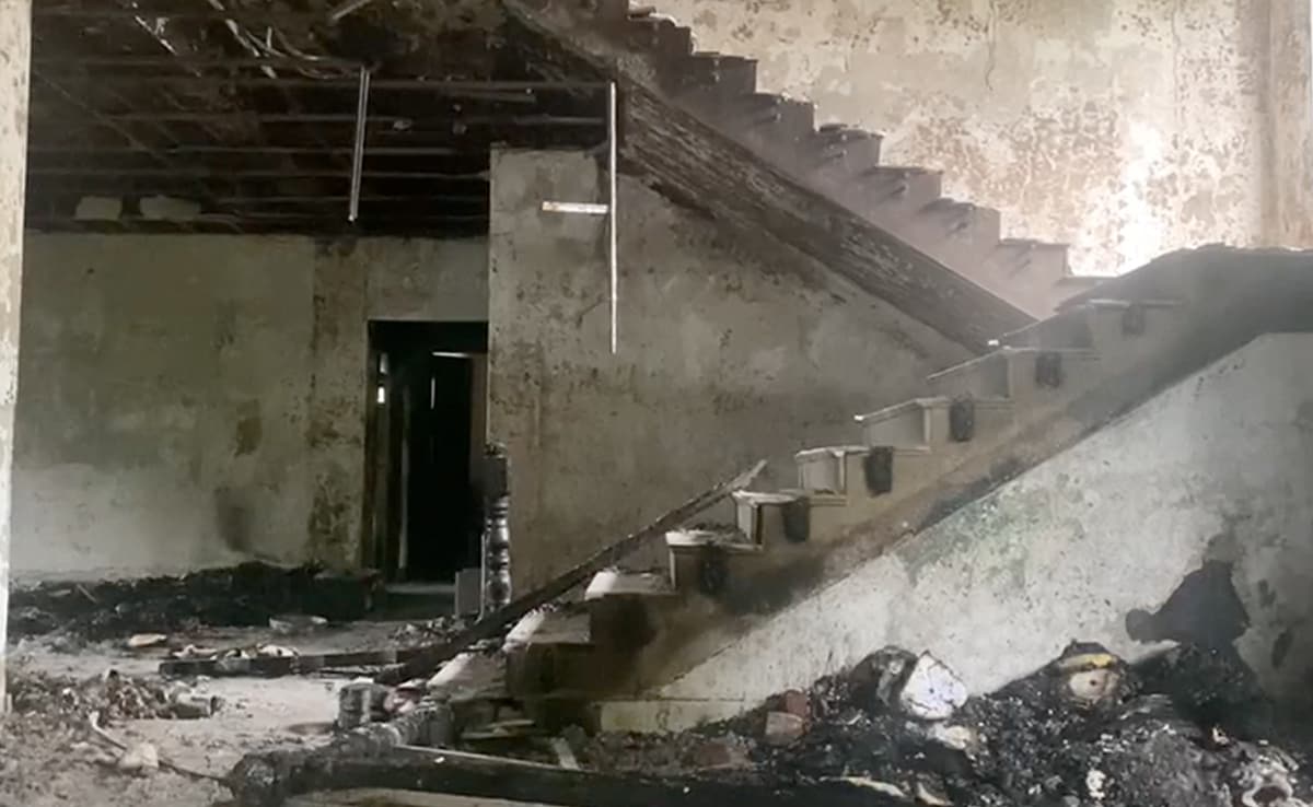 Union Minister RK Ranjan Singh's residence in Imphal's Imphal stormed and set ablaze