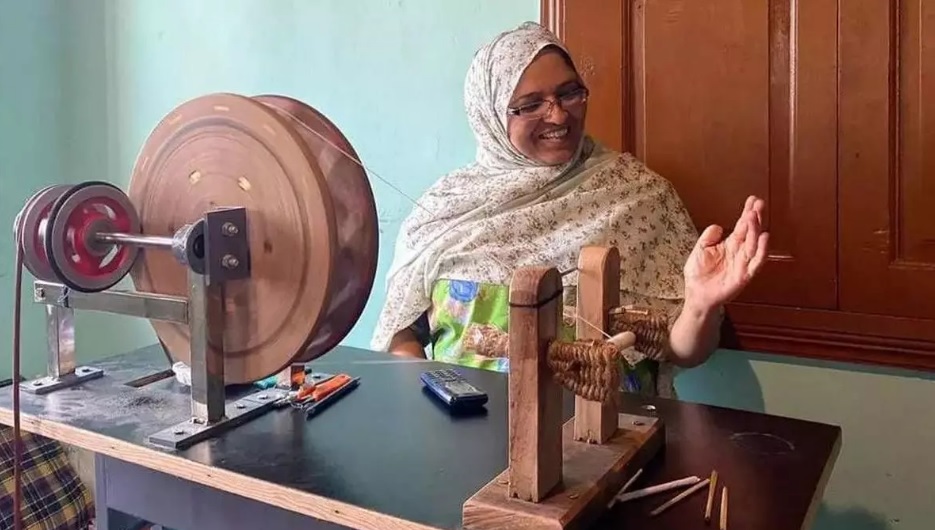 Kashmiri women use modern charkhas to breathe new life into spinning wheel craft