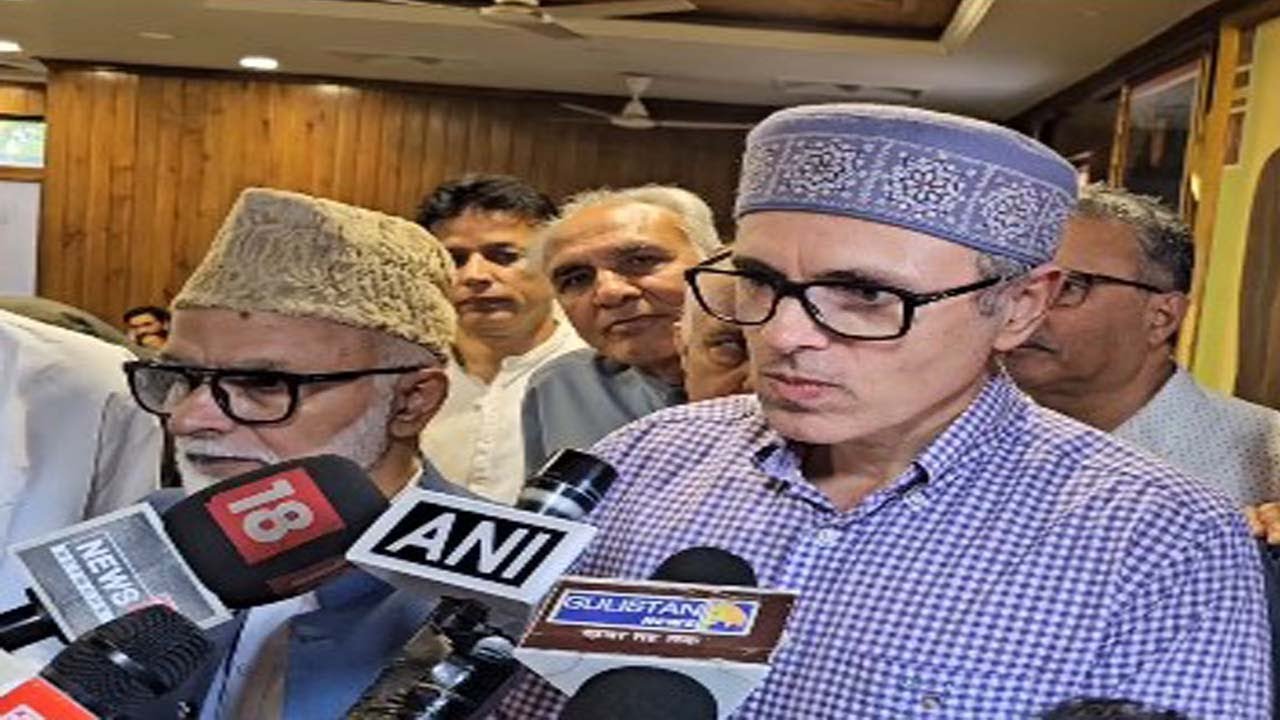 Omar Abdullah slams Admin for removing Sheikh Abdullah's name from SKICC