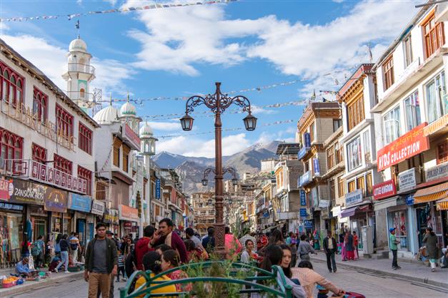 Tourist influx triggers beggar problem in Ladakh