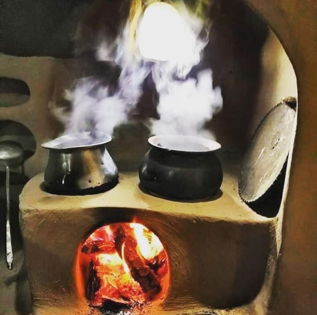 'Daan', Kashmir's Traditional Clay Stove: A Symbol of Resilience and Culture