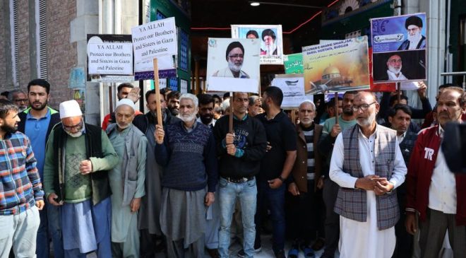 Protests in Kashmir for Palestine, Authorities Bar Prayers in Jamia Masjid