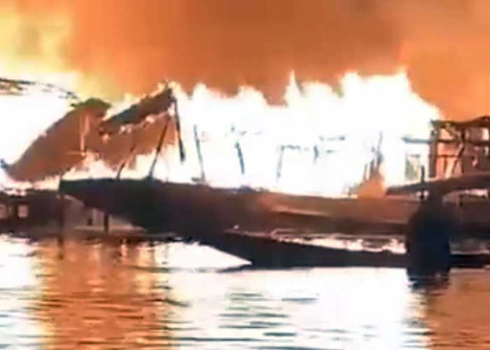 Devastating Fire on Dal Lake Claims Three Lives, Damages Five Houseboats