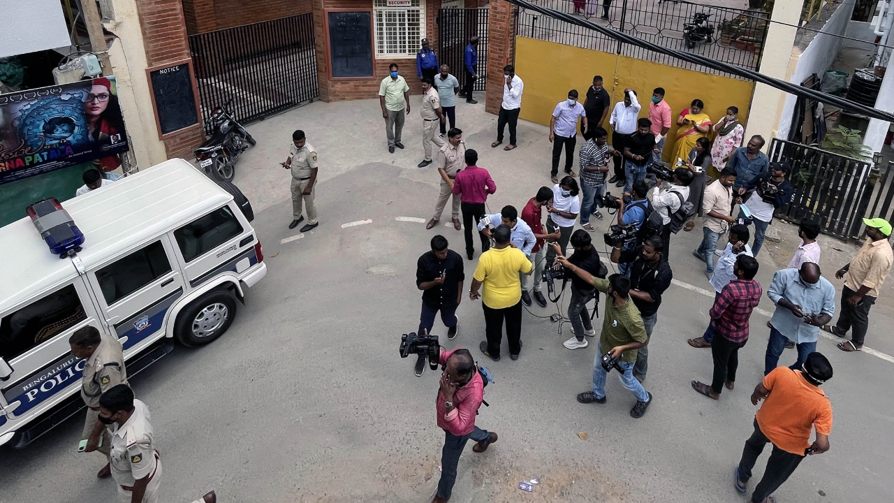Bengaluru Schools Receive Anonymous Bomb Threats, Triggering Widespread Panic