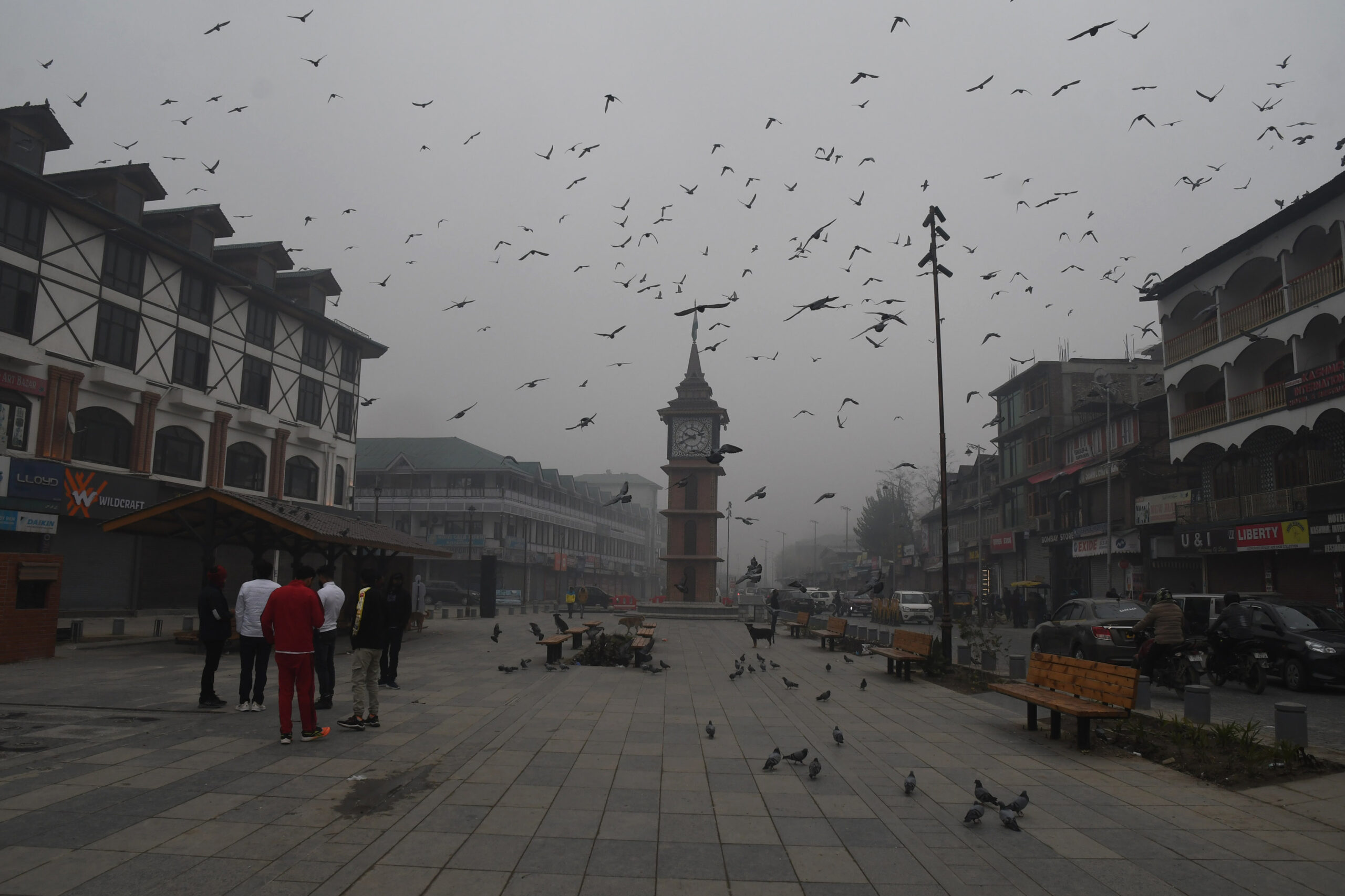 Divine Plea for Powder: Snowless Kashmir Turns to Faith as Cold Tightens Grip