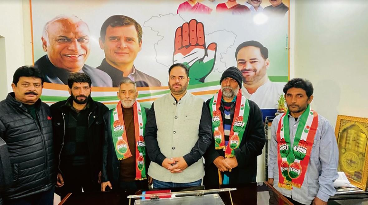 Congress Gains Momentum in Jammu as Three Prominent Leaders From Azad's Party Switch Sides