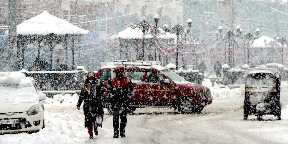 Kashmir Reeling Under Winter's Grip: Heavy Snowfall Disrupts Travel; Highway closed, flights grounded