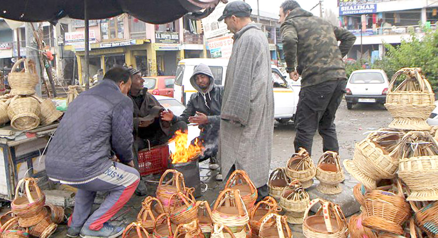 Snowfall Fuels Fire: Traditional Kangris Back in Demand After Dip in Sales