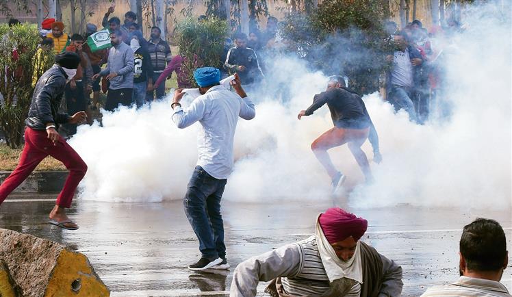 Tragedy at Khanauri Border: One Dead in Clashes Between Farmers and Police