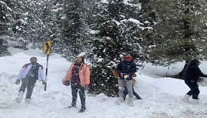 Fresh Snowfall Reported in Kashmir's Higher Reaches