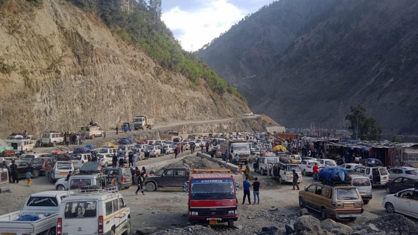National highway closed after shooting stones; MeT Director urges caution due to inclement weather