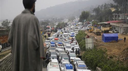 Stranded Travelers, Essential Supplies Delayed: Jammu-Srinagar Highway Remains Shut for Second Consecutive Day